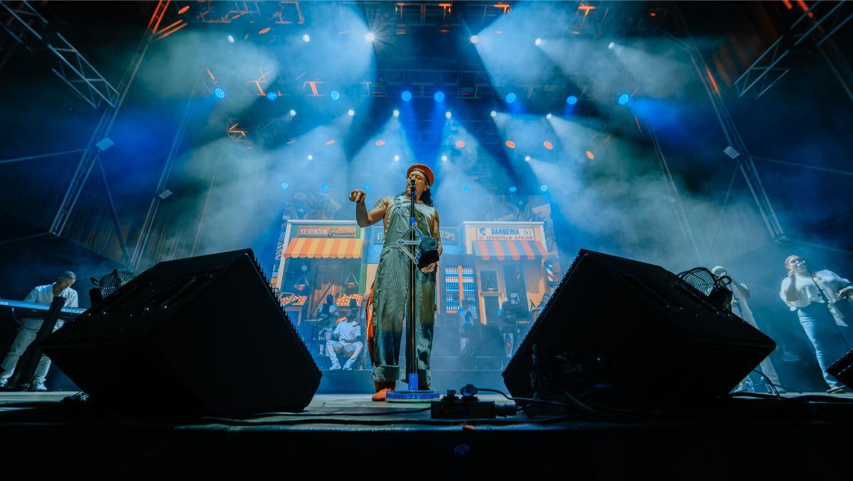 Primer plano con el Gran Angular y los Monitores de Elvis Crespo durante su concierto en el Tío pepe Festival de Jerez (© Fatou.es)