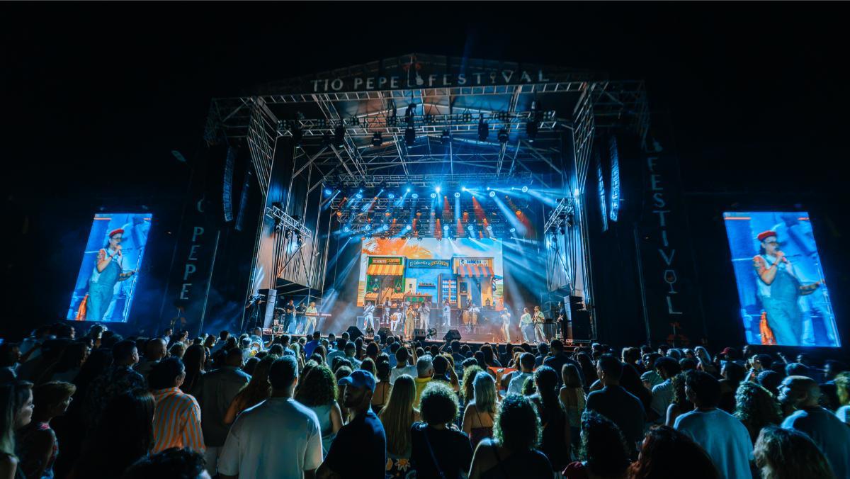 Plano general desde el FOH durante el concierto de Elvis Crespo en el Tío Pepe Festival de Jerez (© Fatou.es)