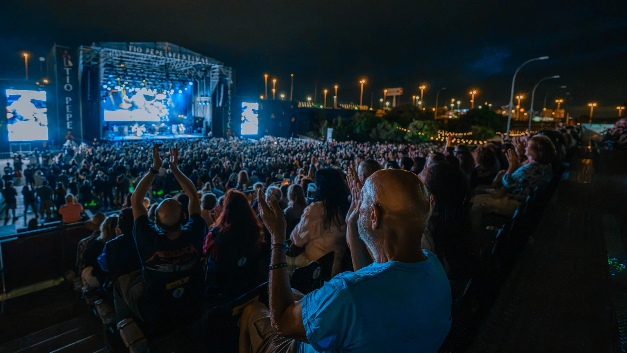 Plano General del público disfrutando del concierto de Deep Purple durante su conciírto en el Tío Pepe Festival de Jerez